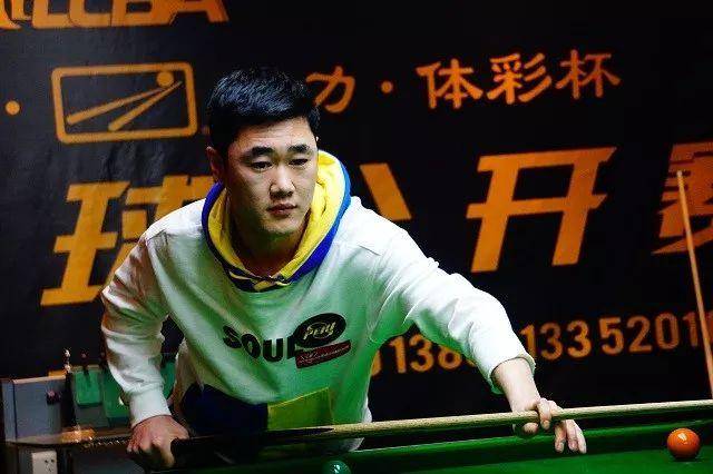 百家乐“寻牌术”：解析由于物理瑕疵导致纸牌背面花纹可识别的边缘获利法。（揭秘百家乐“边缘排序”：因牌背物理瑕疵可辨识而获取优势的技巧解析）